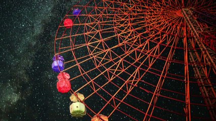 مجرة درب التبانة تشع فوق بحر من حُطام إدلب في شمال سوريا