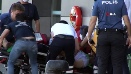 Karaköy’de vapurdaki yolcu denize düştü