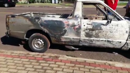 Veículo furtado no Centro é encontrado incendiado