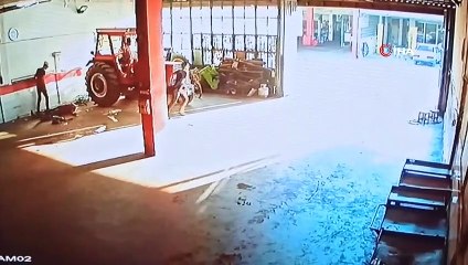 İşçinin çatıdan düşme anı kamerada