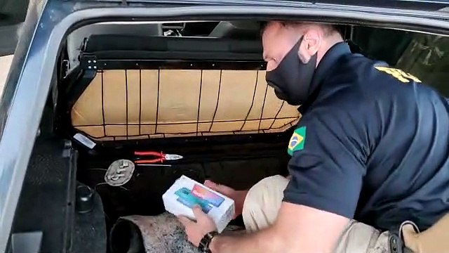PRF apreende diversos celulares escondidos em tanque de combustível