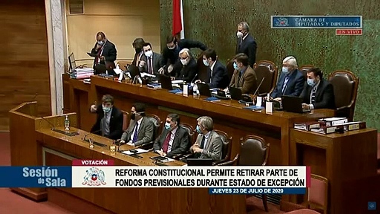 Ley de retiro de fondos de pensiones será promulgada el viernes en Chile