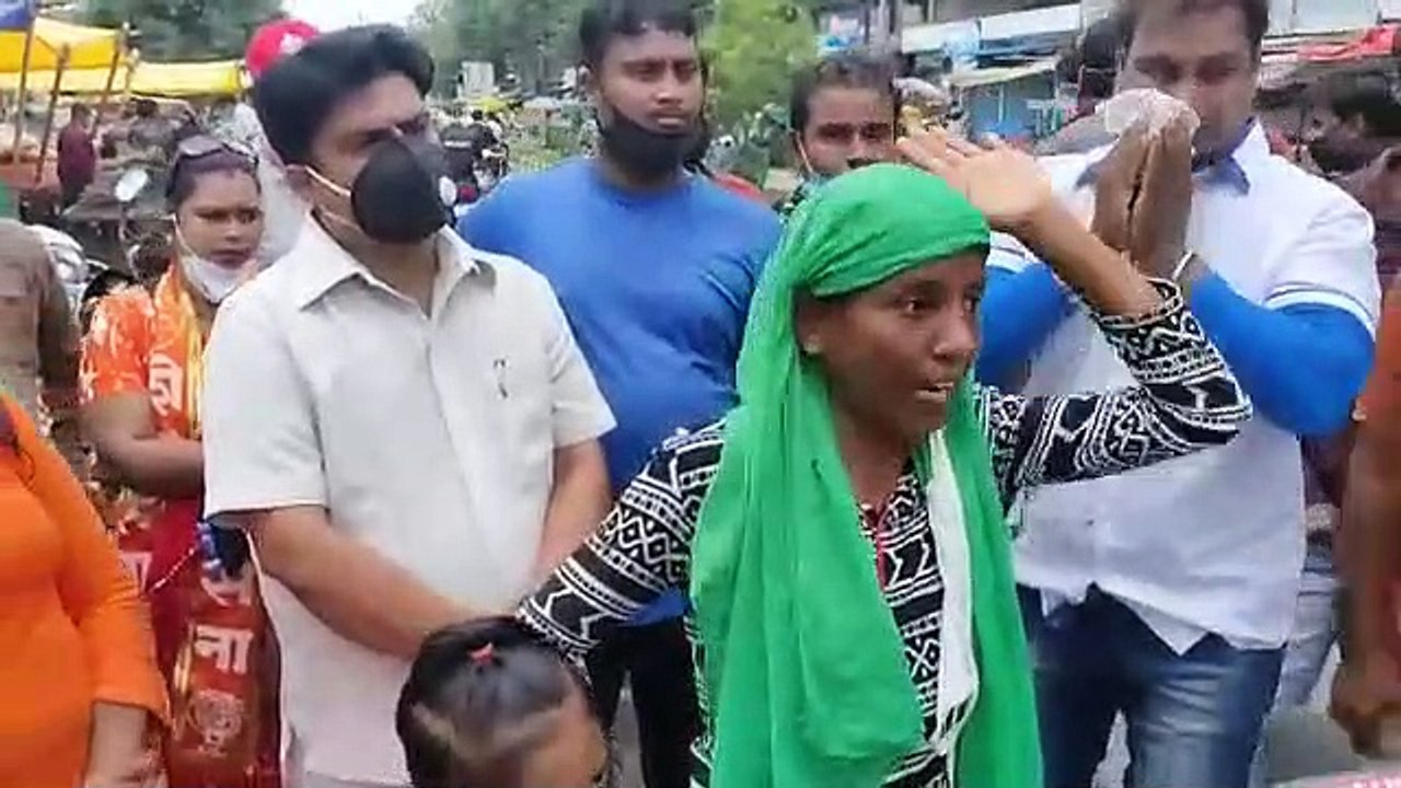 Indian fruit seller RAIMA ANSARI fluent english interview | फल विक्रेता राइमा अंसारी की फर्राटेदार अंग्रेजी | phd scholar from Madhya Pradesh | THE EXPOSE EXPRESS