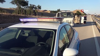 Otomobiliyle 100 metre sürüklenip yan devrildi, kazadan burnu bile kanamadan kurtuldu