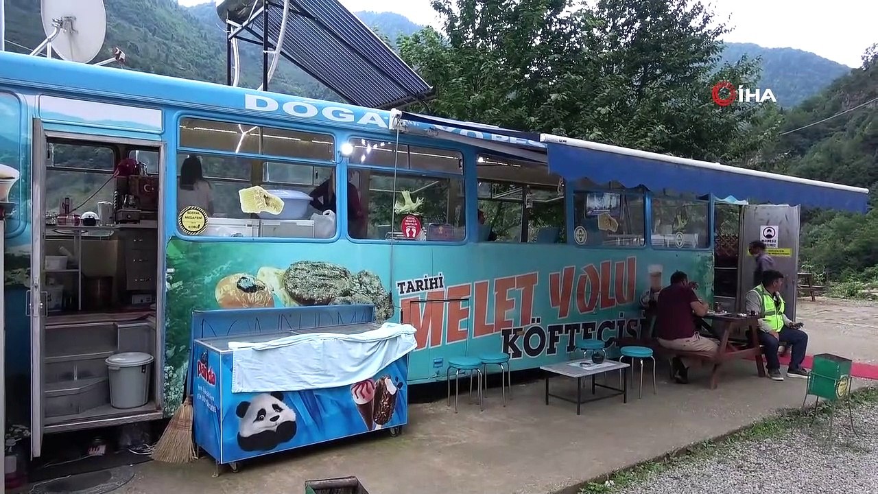 150 bin liraya mal ettiği otobüste köfte satıyor