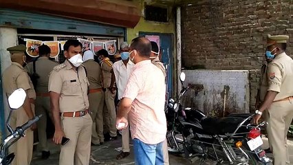 बाराबंकी: मिलावटी शराब बेंचने वालों को पुलिस ने रंगे हाथ पकड़ा