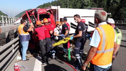 TEM’de, tırla çarpışan kamyonun sürücüsü ağır yaralandı