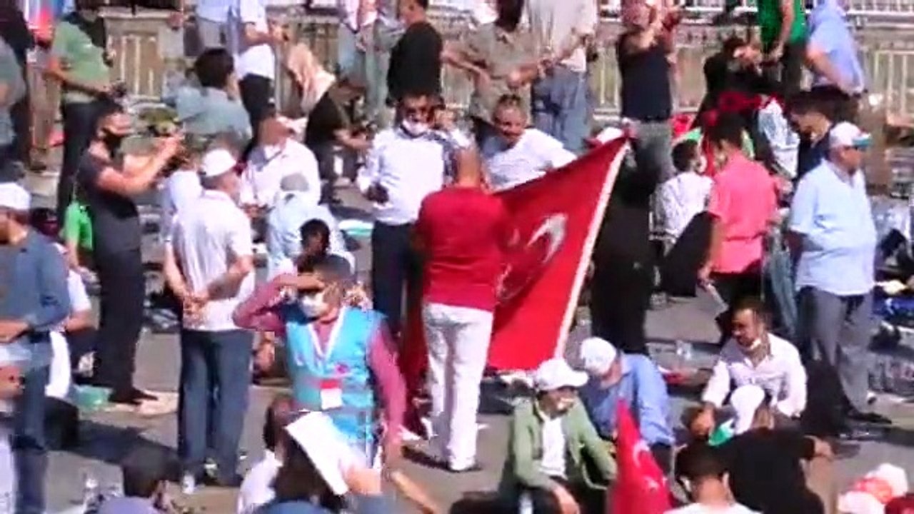 Ayasofya Camii ve çevresi tıklım tıklım doldu!