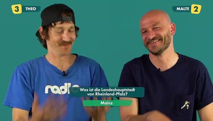 2 ehemalige Klassenclowns im ultimativen Schulquiz