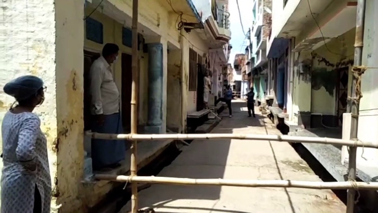 भरथना: कोरोना मरीज मिलने के बाद मोहल्ले में शुर...