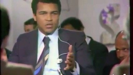 MOHAMED ALI : « QUI EST CE NOIR QUI TOUT D’UN COUP ARRIVE ET OUVRE SA GRANDE GUEULE ET DIT QU’IL EST LE PLUS GRAND ? »