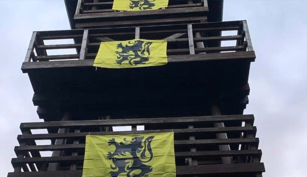 Le Vlaams Belang couvre Trois-Ponts de drapeaux flamingants