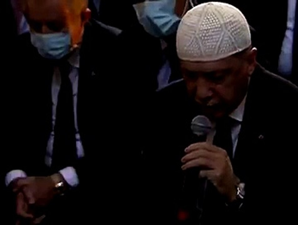 Erdoğan, Ayasofya Camii'nde Kur'an-ı Kerim okudu