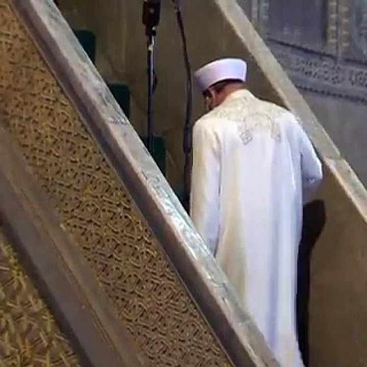 Diyanet İşleri Başkanı Ali Erbaş, Ayasofya'da elinde kılıçla cuma hutbesini okudu