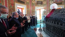 Cumhurbaşkanı Erdoğan, Fatih Sultan Mehmet Han'ın türbesini ziyaret etti