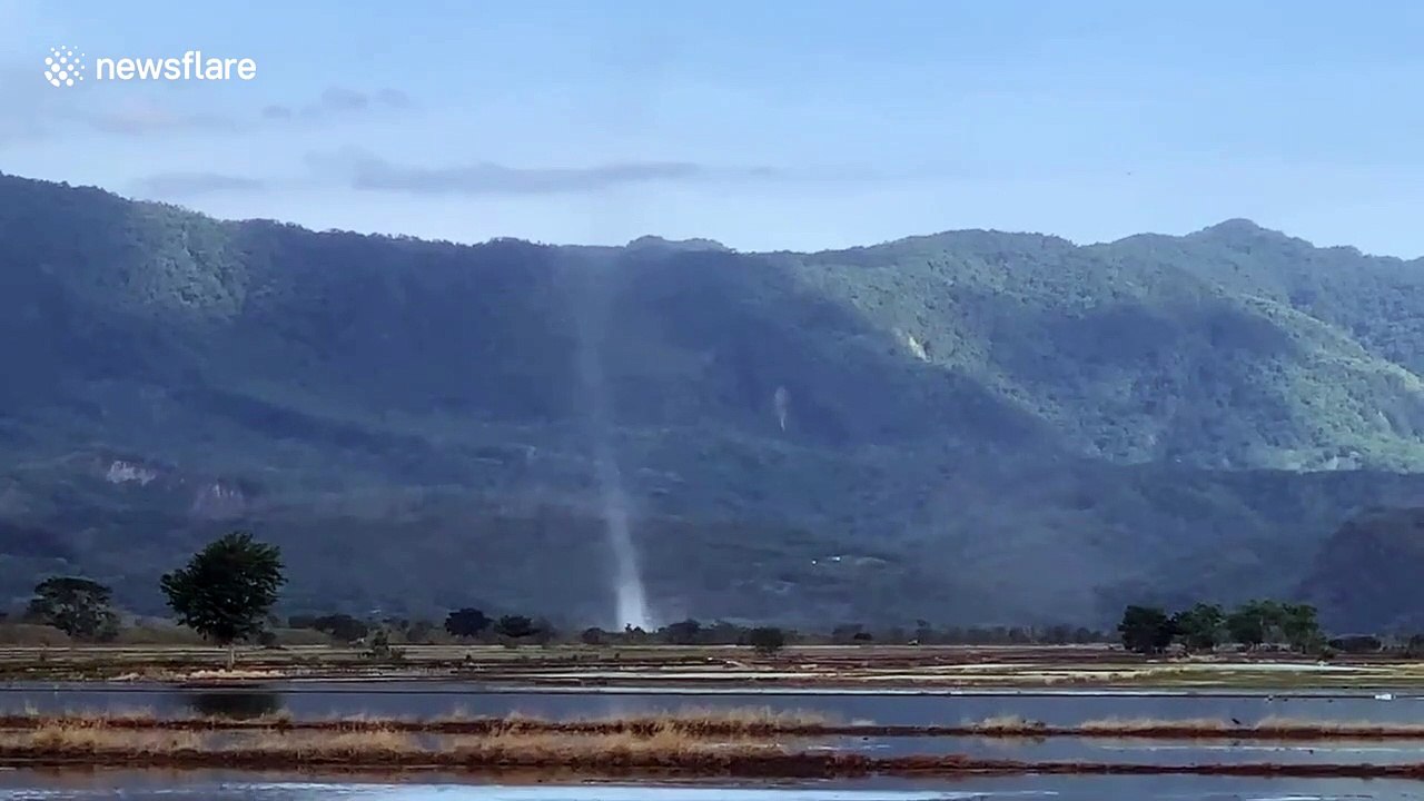 Waterspout forms across lakes in Taiwan