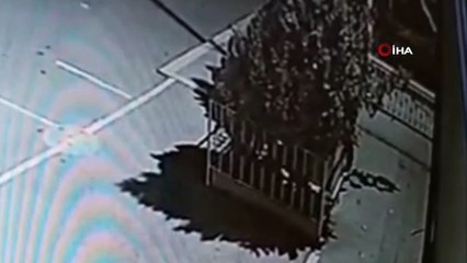 Maske ve şapkayla yüzünü kapatıp okulların Atatürk büstlerini böyle çaldı