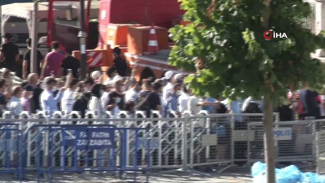 Ayasofya Camii’nde ilk vakit namazı halka açık kılındı