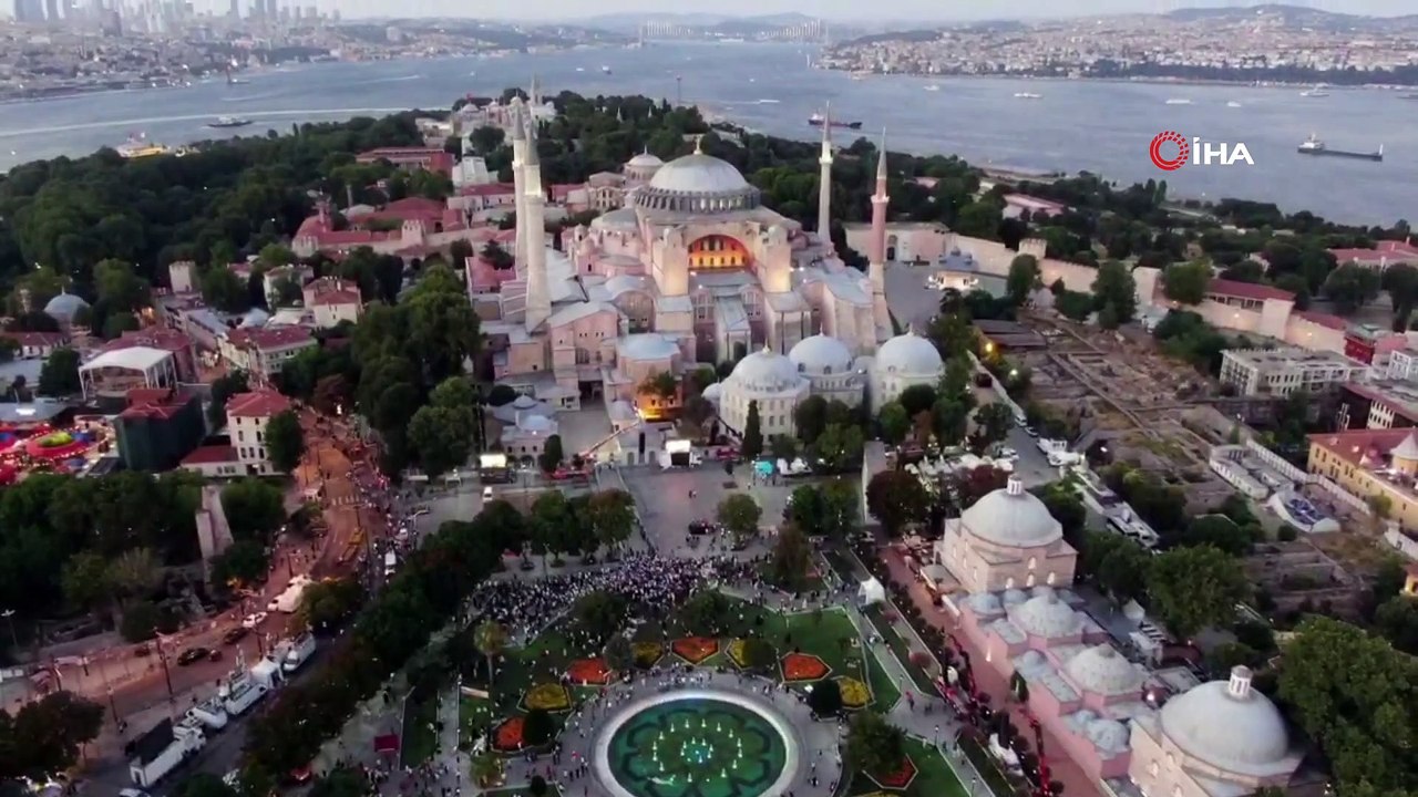 Ayasofya Camii akşam namazında doldu taştı