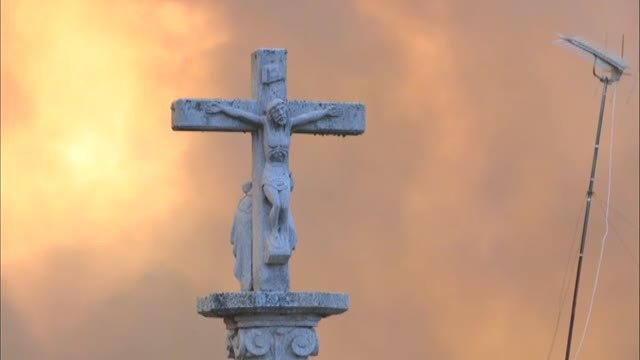 Orense lucha contra nuevos focos de un incendio que los vecinos ven claramente intencionado