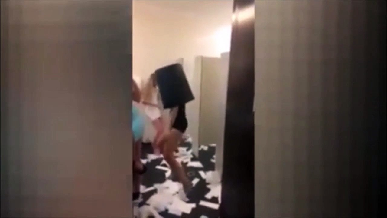 Les toilettes de dames c'est pire que chez les hommes