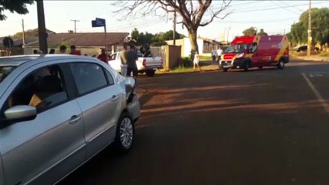 Forte colisão de trânsito deixa motociclista ferido no Cascavel Velho