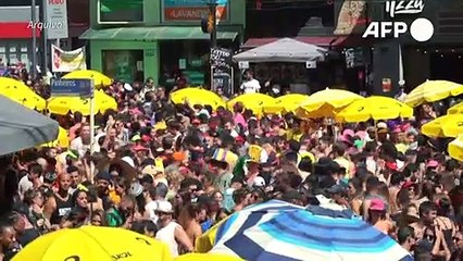 São Paulo adia Carnaval