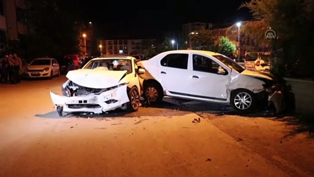 Elazığ'da iki otomobilin çarpıştığı kazada 6 kişi yaralandı