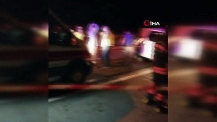 Kontrolden çıkan otomobil çay yüklü kamyona çarptı: 4 ölü
