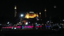 Ayasofya-i Kebir Cami-i Şerifi'nde yoğunluk gece yarısı da devam ediyor - İSTANBUL