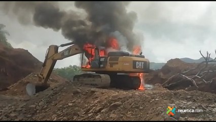 tn7-excabadora-en-llamas-guanacaste-240720