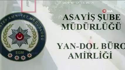 Yolda cep telefonuyla konuşurken hayatının şokunu yaşadı