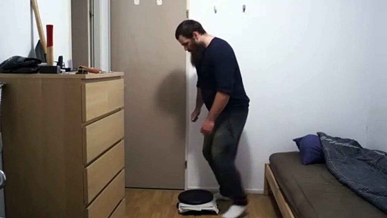 15 KG plate lateral pinch grip lift and hold with the right hand