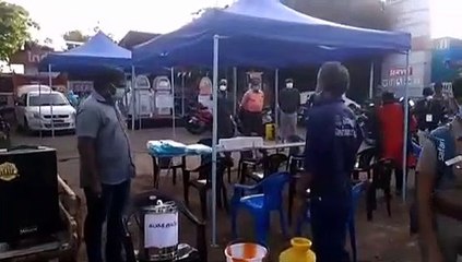 காசிமேட்டில் அதிகாலையிலேயே குவிந்த கூட்டம்.. காற்றில் பறந்த சமூக இடைவெளி!