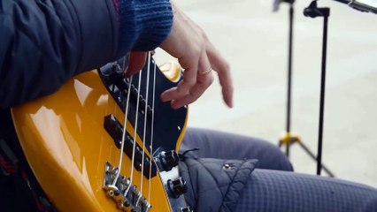 4) Music.  Guitar Bass.  Smile.  Slynk.  Dance et électro.  Dramatique