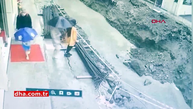 Yolun çökme anı kamerada