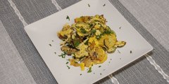 Revuelto de patatas y calabacín: receta fácil y rápida