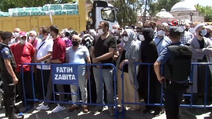 Ayasofya Camii öğle namazında doldu taştı
