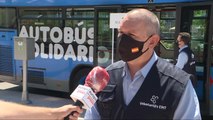 Un autobús solidario recoge productos de higiene en Madrid