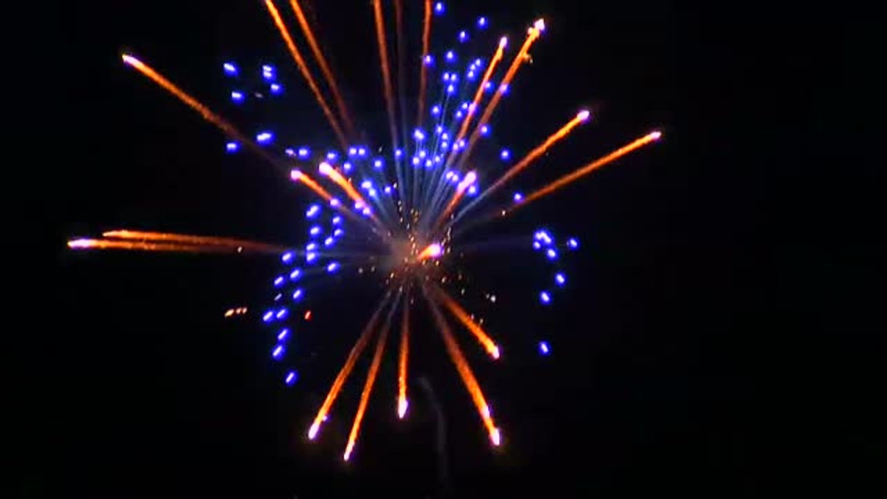 El cielo de Santiago de Compostela se ilumina para homenajear a su apóstol