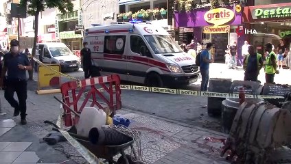 Bakırköy’de bir işçinin üzerine kepçe düştü