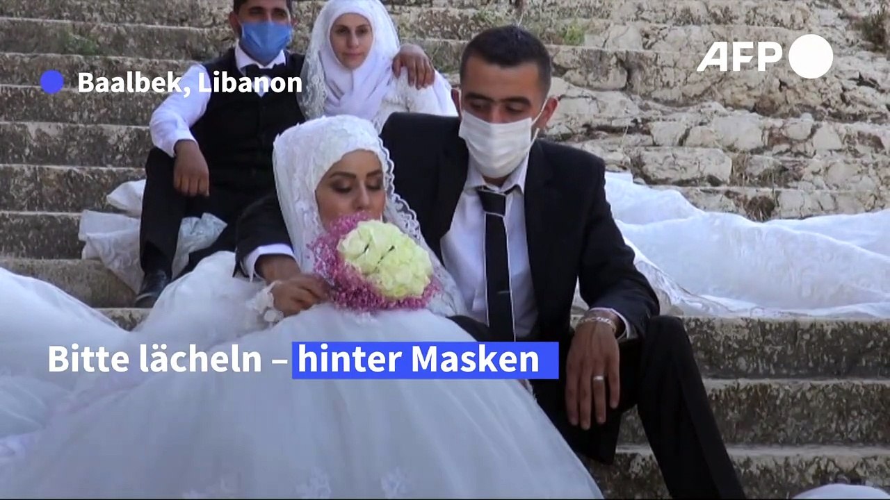 Liebe in Zeiten von Corona: Gruppen-Hochzeitsfoto im Libanon