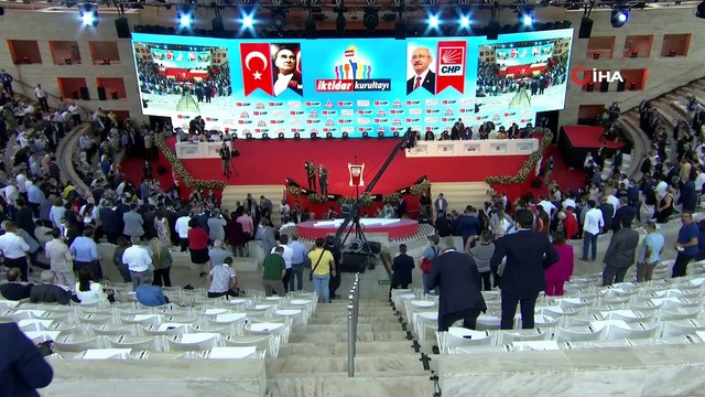 CHP İzmir Milletvekili Kemal Kılıçdaroğlu, tek aday olarak girdiği seçimde Cumhuriyet Halk Partisi'nin genel başkanı seçildi