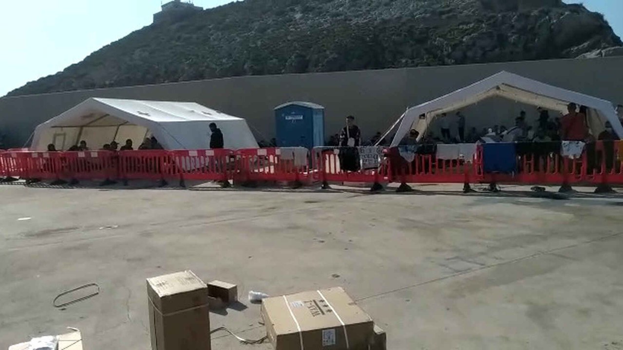 El campamento habilitado en Murcia para atender la oleada de pateras.