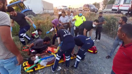 Şarampole düşen traktördeki 2 kişi yaralandı - ERZİNCAN