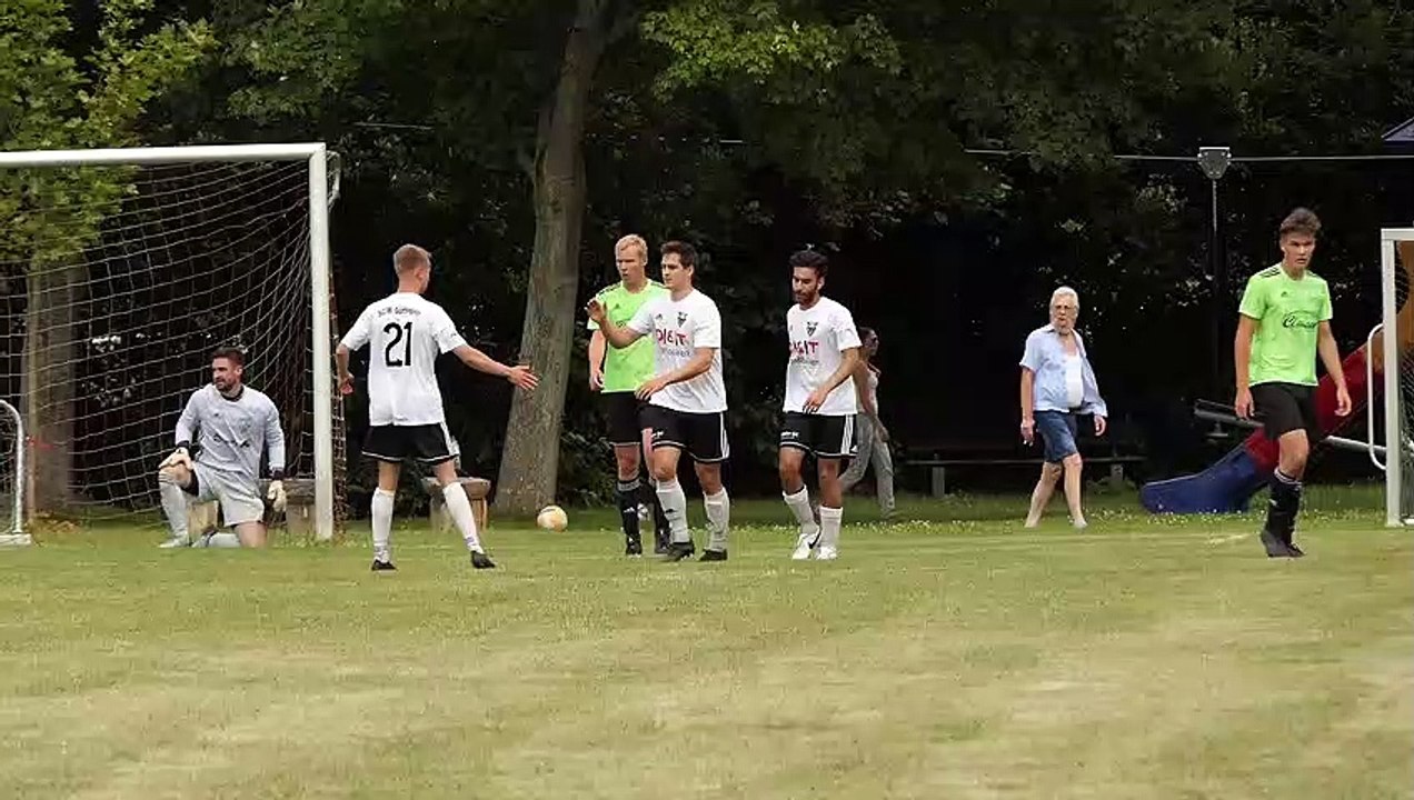 Das 0:1 für den SCW Göttingen beim SV Hahle durch Tristan Starke
