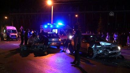 İki otomobil çarpıştı: 5 yaralı - KÜTAHYA