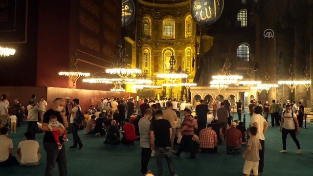 Ayasofya-i Kebir Cami-i Şerifi açılışının ikinci gecesinde de yoğun - İSTANBUL