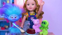 Baby Doll Cooking Cake for Friends in Doll Kitchen by Play Toys!