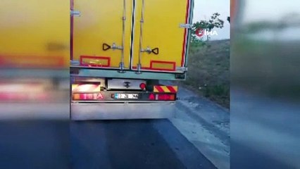 Ambulansın emniyet şeridini işgal eden sürücülerle imtihanı